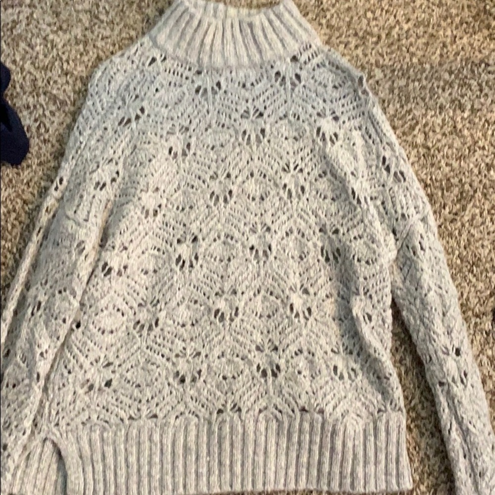 American eagle turtle neck sweater
